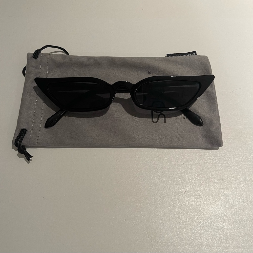Women’s black thin cat eye sunglasses and cloth case